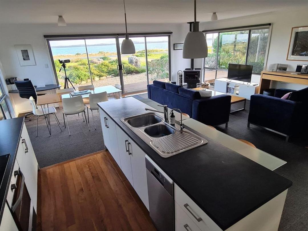 فيلا Coorong Waterfront Retreat Meningie المظهر الخارجي الصورة