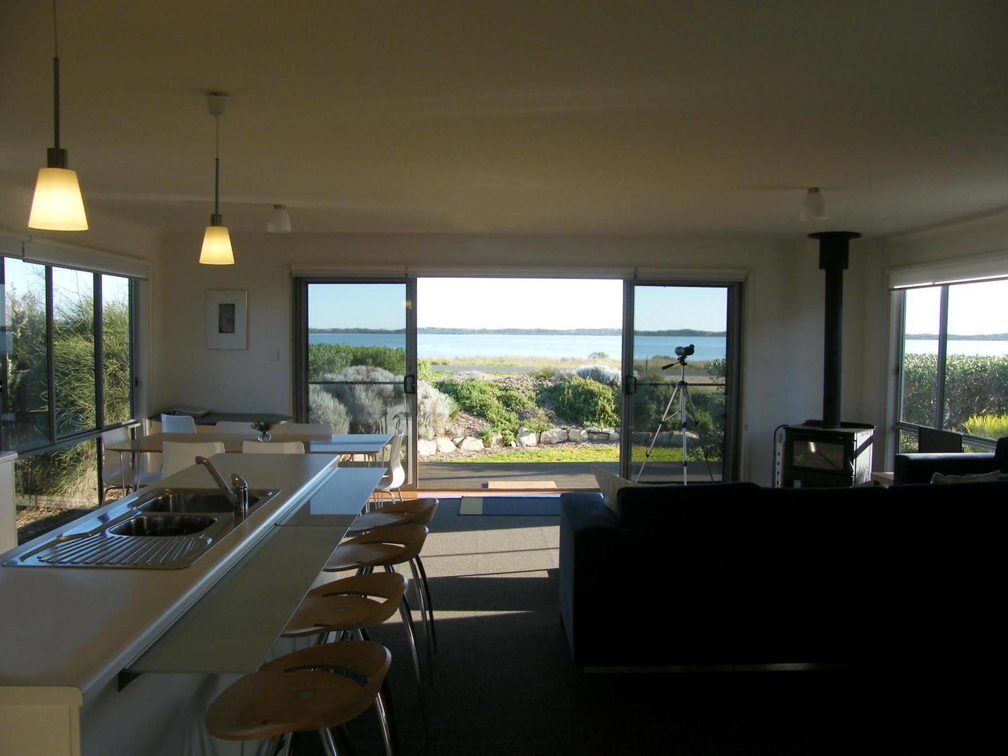فيلا Coorong Waterfront Retreat Meningie المظهر الخارجي الصورة